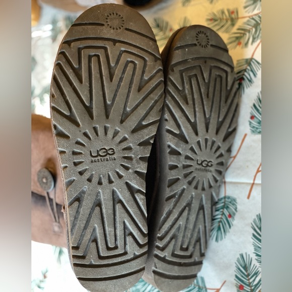 Ugg Bailey Button II dark brown. Women’s size 10 - Picture 6 of 9